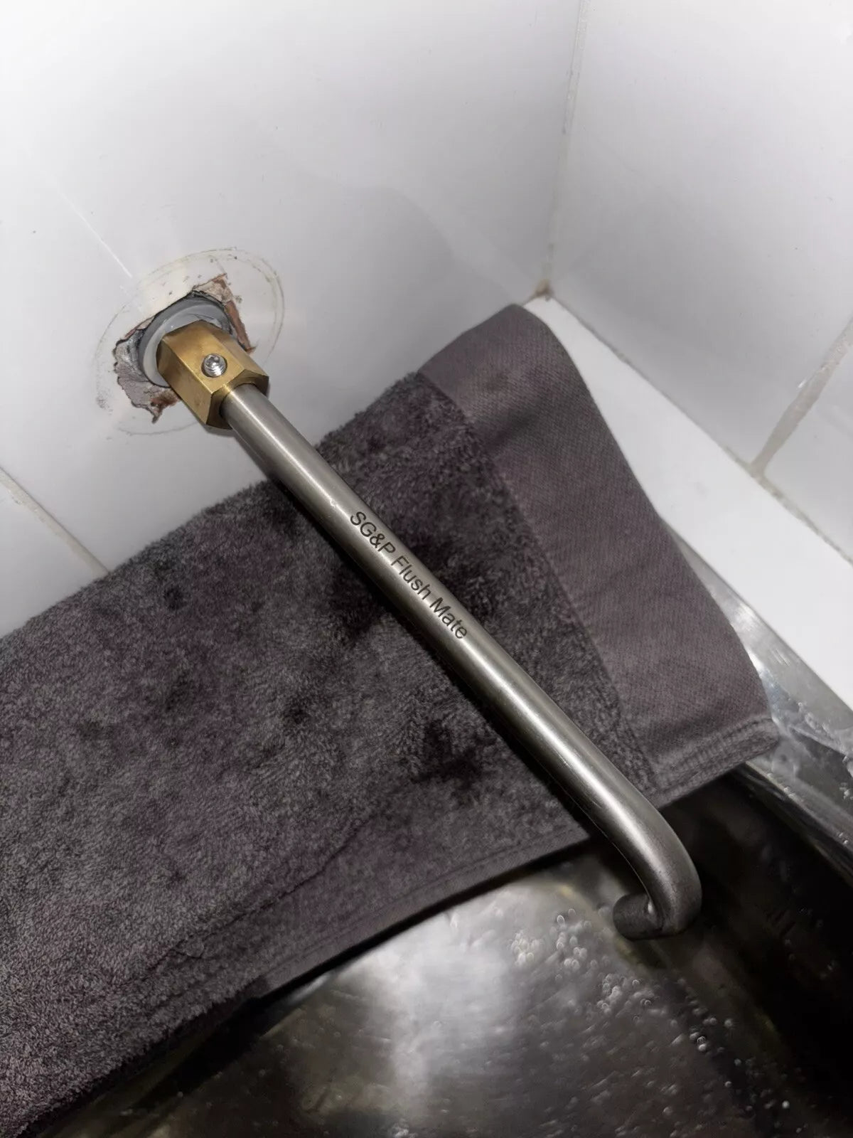 Plumbing tool. SG&P Flush Mate tool. Plumbing Tap Service Tool with 2x Brass adapters - please note that if you want the 4 brass adapters package so you can flush bath and shower at the same time. Type in ‘4’ in the search bar and choose the 4 option.