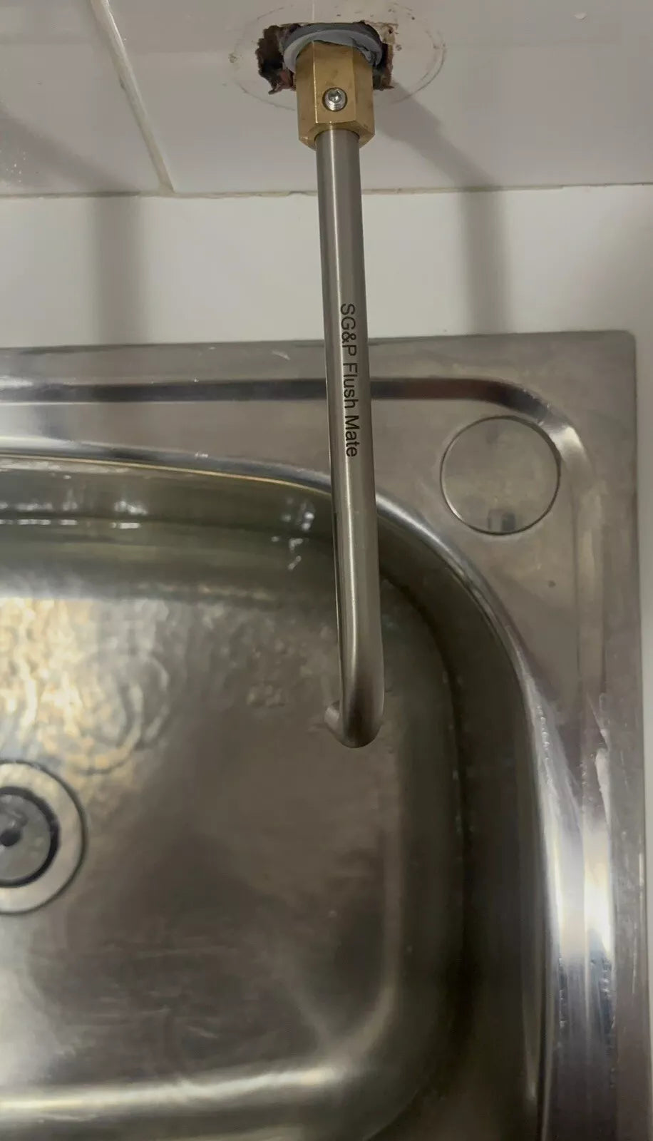 Plumbing tool. SG&P Flush Mate tool. Plumbing Tap Service Tool with 2x Brass adapters - please note that if you want the 4 brass adapters package so you can flush bath and shower at the same time. Type in ‘4’ in the search bar and choose the 4 option.