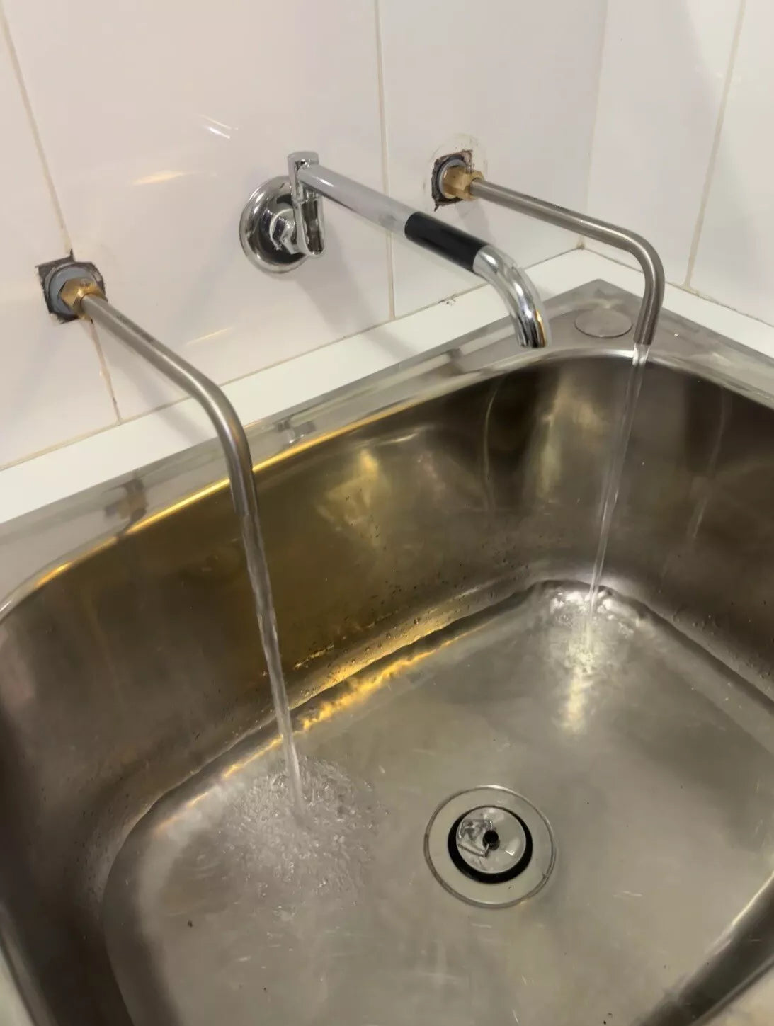 Plumbing tool. SG&P Flush Mate tool. Plumbing Tap Service Tool with 2x Brass adapters - please note that if you want the 4 brass adapters package so you can flush bath and shower at the same time. Type in ‘4’ in the search bar and choose the 4 option.