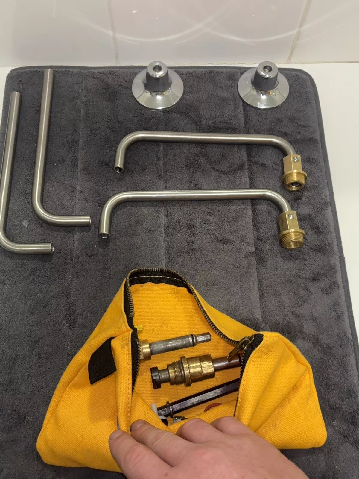Plumbing tool. SG&P Flush Mate tool. Plumbing Tap Service Tool with 2x Brass adapters - please note that if you want the 4 brass adapters package so you can flush bath and shower at the same time. Type in ‘4’ in the search bar and choose the 4 option.
